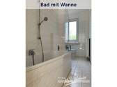 Bad mit Wanne - 4 Zimmer Etagenwohnung in Bad Dürrenberg