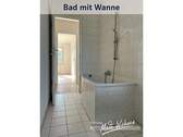 Bad mit Wanne - 