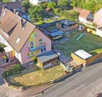 Garbsen-Berenbostel - Zweifamilien-DHH mit gr. Garten & 2 Garagen