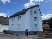Ansicht Front - Renovierungsbedürftiges Zweifamilienhaus in Schwandorf