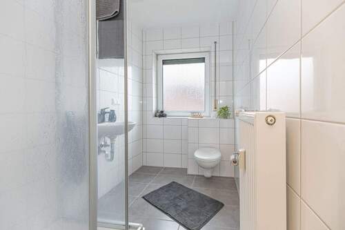 modernes Badezimmer - 3 Zimmer Etagenwohnung in Groß-Zimmern