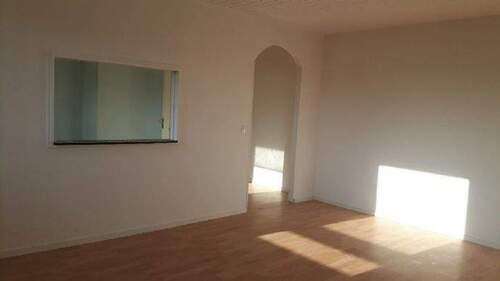 Wohn-Esszimmer und Durchreiche - 