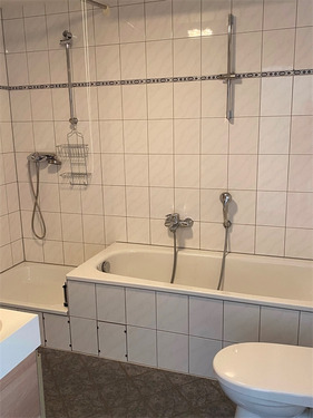 Badezimmer mit Dusche - 