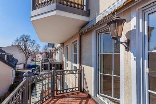 Balkon Wohnzimmer mit elektrischer Markise - 3 Zimmer Etagenwohnung in Olching