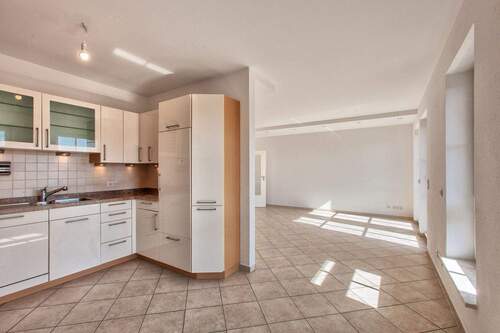 Küche mit Übergang Wohnbereich - 