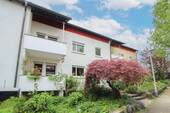 Außenansicht - Flexibel nutzbares RMH mit 2-3 Wohneinheiten, Garten, Balkone und zwei Garagen in Feldrandlage
