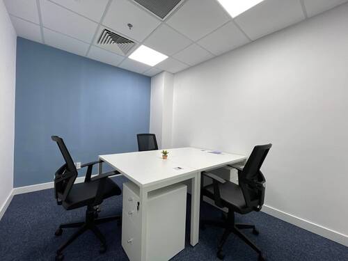 Mittelgroßen Büro.jpeg - Buchen Sie Büroräume in HQ Arcus Park 15 sqm für 3 Personen bei denen Sie sich um nichts mehr kümmern müssen
