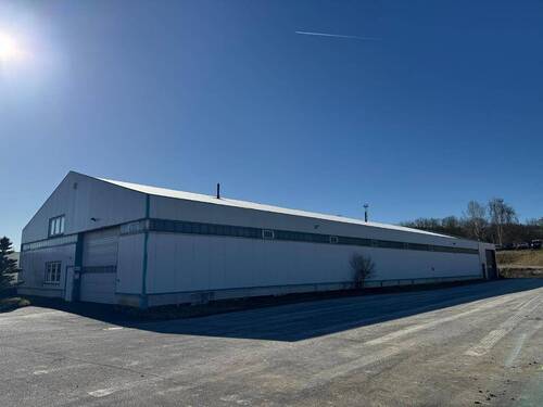 Hallenansicht - Ab sofort verfügbar: Hallenflächen mit gutem Preis-Leistungsverhältnis - direkt an der A4