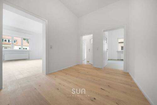 GROßZÜGIGE DIELE - 