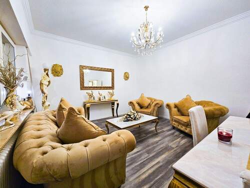 Wohn- und Esszimmer - Vermietete 3-Zimmer-Wohnung mit Pkw-Stellplatz in Frankfurt Niederrad in direkter Mainnähe