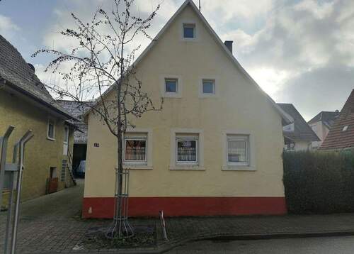 Bild 1 - Vermietetes Einfamilienhaus mit Nebengebäuden in Bruchsal-Helmsheim ***PROVISIONSFREI***