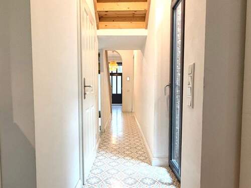 Eingangsbereich / Flur - 6 Zimmer Reihenmittelhaus zum Kaufen in Mönchengladbach