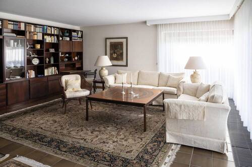 Lichtdurchflutes Wohnzimmer EG - 