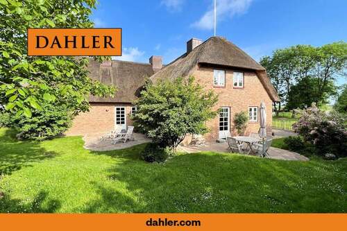 Außenansicht/Terrassen - Reedecktes Doppelhaus in attraktiver Lage (positiver Bauvorbescheid für eine Ferienwohnung)
