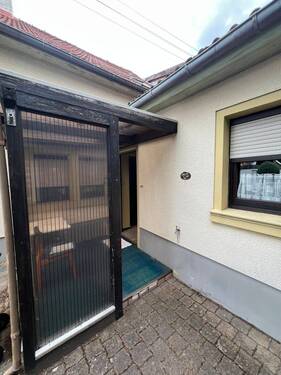 Überdachter Eingangsbereich - 