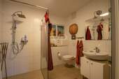 Badezimmer mit ebenerdiger Dusche - 