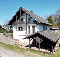 Charmantes Einfamilienhaus als Alternative zur Eigentumswohnung – mit Garten, Doppelgarage und großem Carport - Reichshof Berghausen