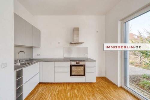 2 - 2 Zimmer Etagenwohnung in Berlin
