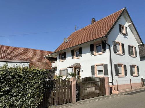 Front - Älteres Zwei-Familienwohnhaus in Schwanau- Nonnenweier