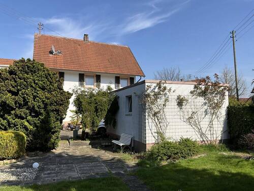Rückseite mit Garage - 4 Zimmer Mehrfamilienhaus, Wohnhaus in Schwanau