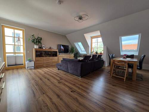 P150 WE-2.OG rechts WZ - großzügige 4-Zimmer Dachgeschosswohnung mit Südbalkon in zentraler Lage zu vermieten!!