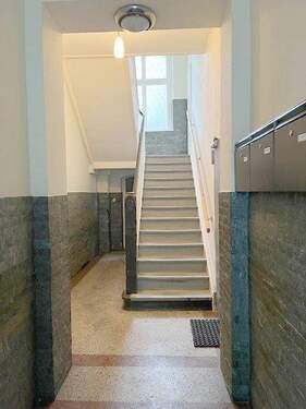 Treppenhaus - Wohnhaus aus der Jahrhundertwende mit Altbaucharme - mitten in Eller!