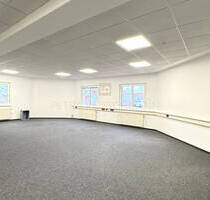 *PROVISIONSFREI* großzügige Büroflächen an der B13, 208 qm, Gewerbegebiet Karlskron, Küche, Parkplätze