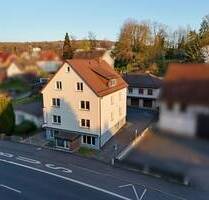 Immobilienpaket. Wohn- und Geschäftshaus + Einfamilienhaus mit 4 Garagen in Melsungen.