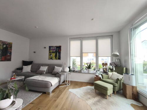 Lichtdurchfluteter Wohnbereich - 5 Zimmer Etagenwohnung in Altlußheim