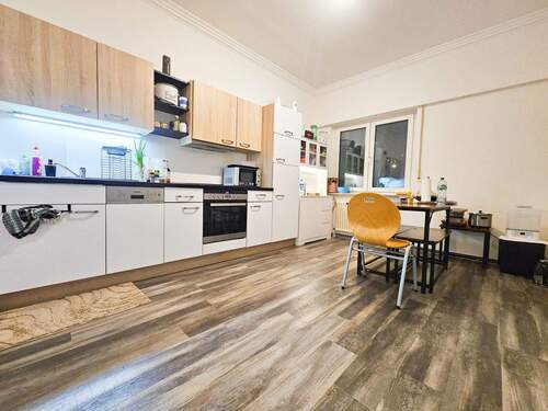 Esszimmer mit Küche - 3 Zimmer Einfamilienhaus zum Kaufen in Frankfurt am Main