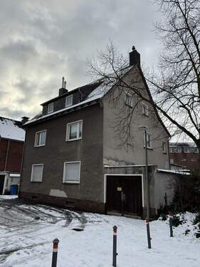 Bild 1 - Mehrfamilienhaus mit drei Wohneinheiten und genehmigtem Anbau in Neuss