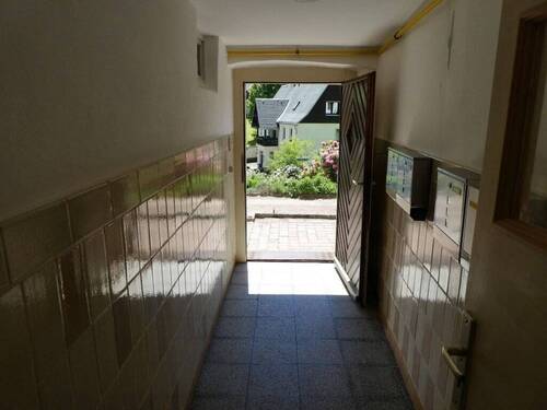 Hauseingang im Untergeschoss - Mehrfamilienhaus, Wohnhaus mit 260,00 m&sup2; in Altenberg zum Kaufen