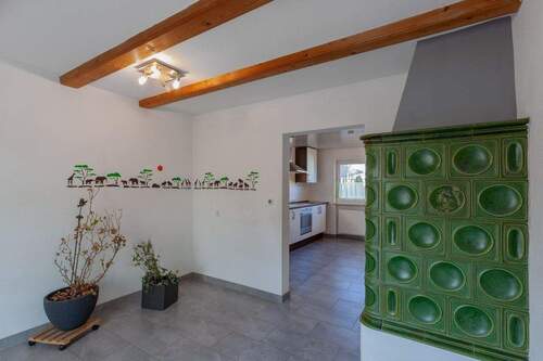 ... mit schönem Kachelofen - 