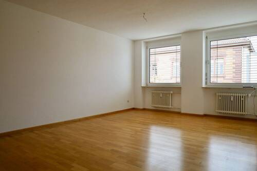 Wohnzimmer - Gepflegte 3-ZKB mit EBK und Aufzug!