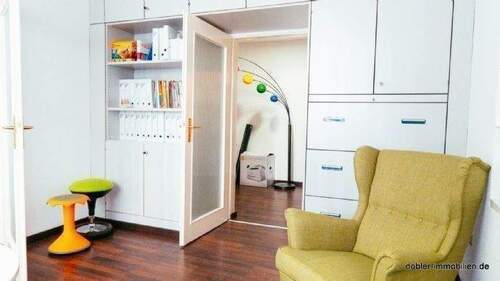 Büro Zimmer 2 mit Blick zur Diele - 