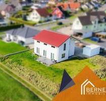 Architektur trifft Effizienz-Neubauhaus aus 2022 mit klarer Linie und hervorragender Energieklasse A - Weidhausen bei Coburg