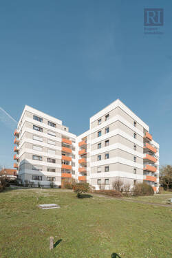 Blick auf das Haus - 3 Zimmer Etagenwohnung zum Kaufen in Höchberg