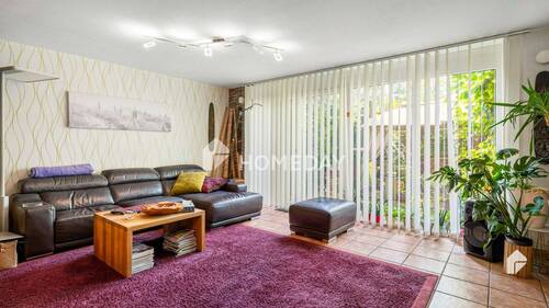 EG Wohnzimmer 2 - Ideal für Familien: Doppelhaushälfte mit 4 Zimmern, Luftwärmepumpe, Garten und Carport