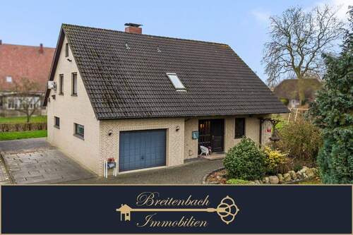 Luftbild - Einfamilienhaus mit viel Raum für die Familie