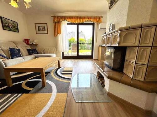 Wohnzimmer - 5 Zimmer Einfamilienhaus zum Kaufen in Frohburg