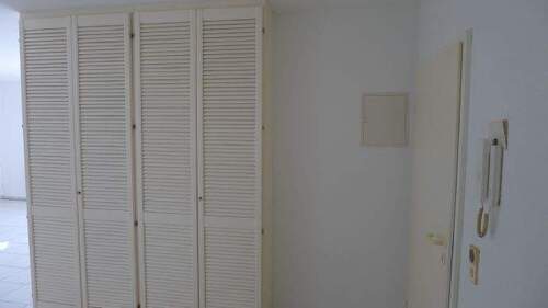 großer Einbauschrank im Eingangsbereich - 