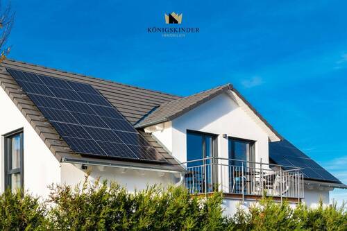 Dach mit Photovoltaik - 