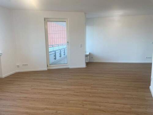 Wohnen/Essen/Zug. Loggia 1 - 