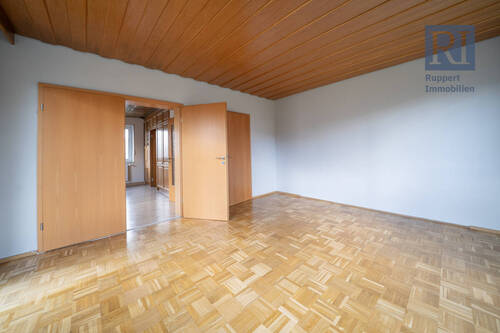 Wohnzimmer EG - Mehrfamilienhaus, Wohnhaus mit 192,00 m&sup2; in Abtswind zum Kaufen