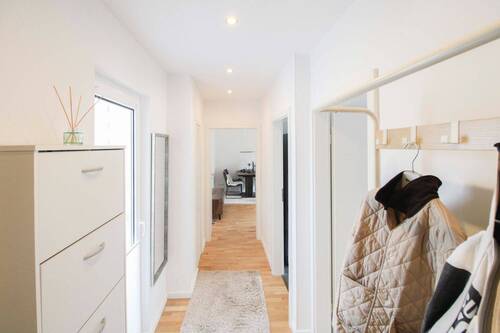 Flur - Umfangreich sanierte Wohnung in 2023 mit Garage - Innenstadtnähe -