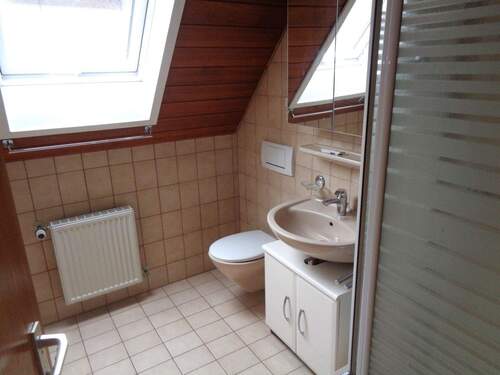 Tageslicht - Bad mit Dusche, WC - 