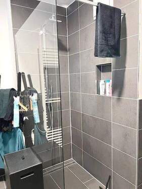 Bad mit bodengleicher Dusche - 