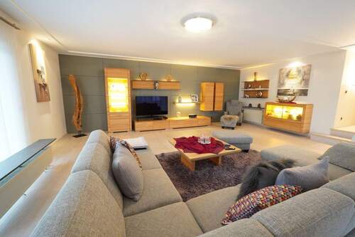 Bild 2 - 9 Zimmer Mehrfamilienhaus, Wohnhaus zum Kaufen in Friedberg