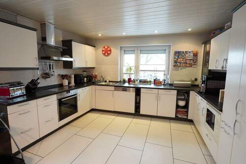 Bild 3 - 9 Zimmer Mehrfamilienhaus, Wohnhaus in Friedberg