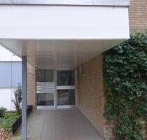 Krefeld-Stadtwald: komfortable 6-Zimmer-Wohnung mit großen Terrassenflächen in ruhiger Lage